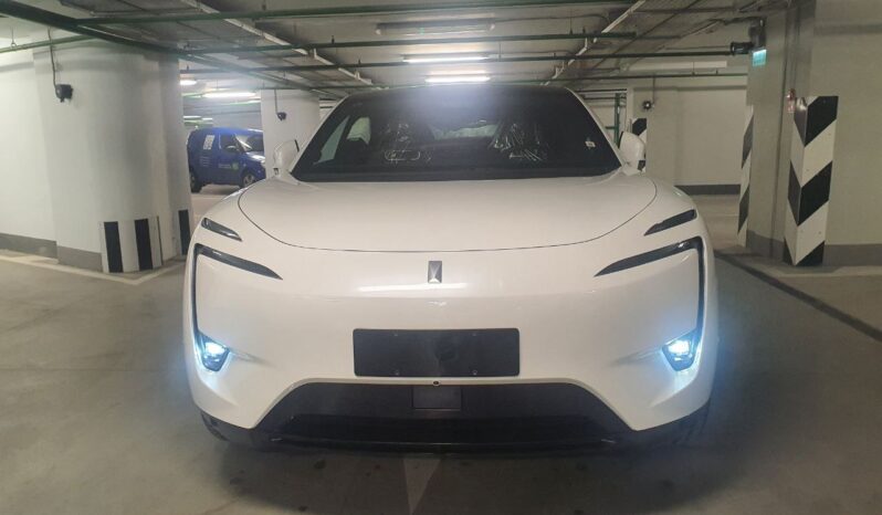 AVATR 11 90 kWh Long Range Luxury Version белый на бордовом салоне